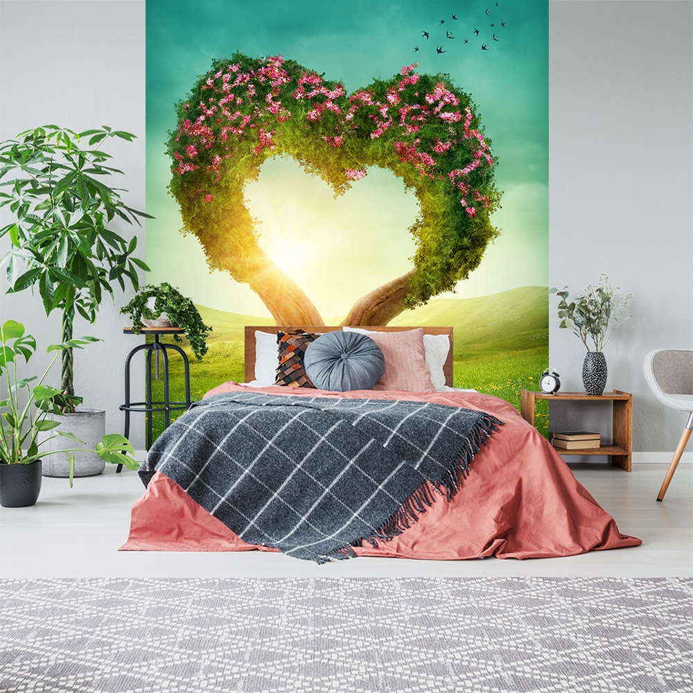 Papier peint photo - Décoration romantique de chambre à coucher avec un cœur d'arbre et de fleurs au coucher du soleil