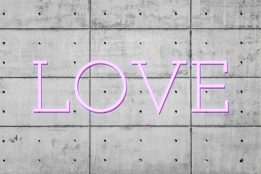 Papier peint photo - inscription LOVE en rose fluo sur un mur en béton gris